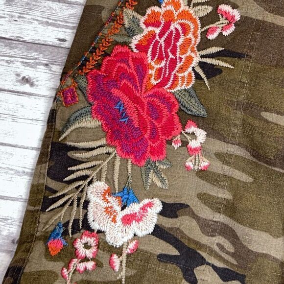 Johnny Was Burke Linen Shorts - Picture 5 of 11